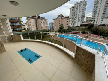 Alanya Tosmur 'da Havuz Manzaralı 3 +1 Satılık Daire