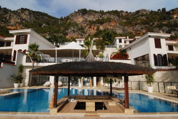 Alanya Tepe  Mah  OASİS SKY CLUB' TA Satılık Özel  Yüzme  Havuzlu Villa