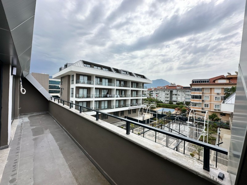 Alanya Alkü  Eğitim Araştırma Hastanesi yanındaki Plaza'da 2+1 Kiralık  Ofis